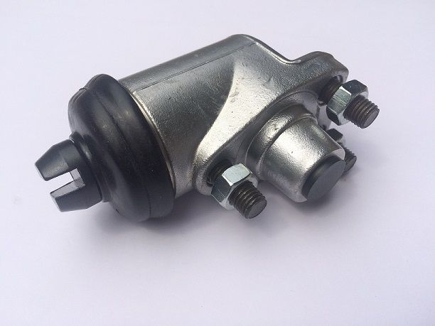 FRONT BRAKE WHEEL CYLINDER x1 (Jaguar XK120 Mk2) (** Self Adjusting Brakes **)  
